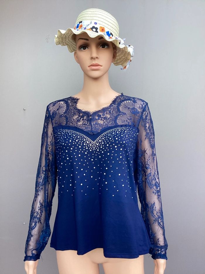 Haut bleu marine Shein dentelle et strass – Taille 2XL mais taille petit (S/M)