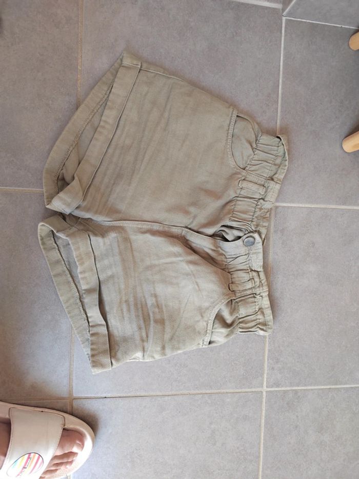Short fille kaki