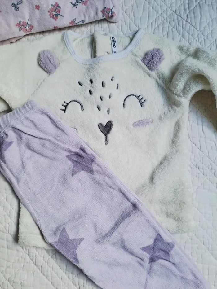 8 pyjamas velours 24 mois (2ans) - photo numéro 3