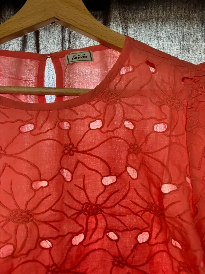 Blouse corail ajourée avec manches bouffantes - photo numéro 3