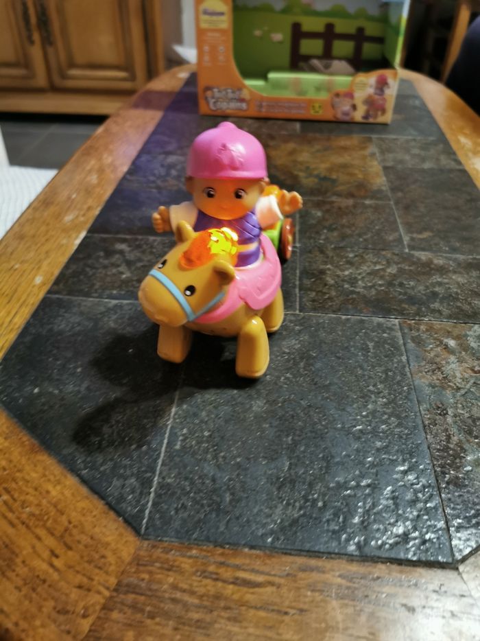 Tut tut copains Le poney magique de Cleo, la pro du galop - photo numéro 5