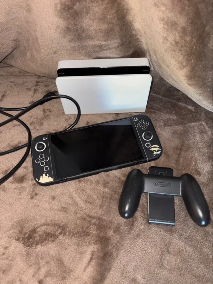 Console Nintendo Switch Oled en très bon état - photo numéro 2