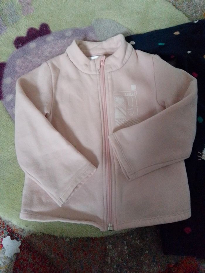 Lot de vêtements fille 2 ans - photo numéro 2