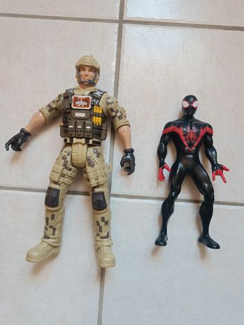 Lot de 2 figurines