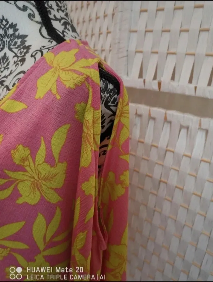 💕Jolie blouse rose poudré aux motifs floraux jaune acidulé avec collier femme TXl / 42 mosquitos 💕 - photo numéro 5