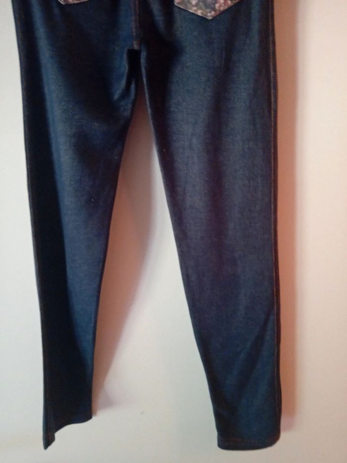 Joli legging bleu. Taille 9 ans - photo numéro 7