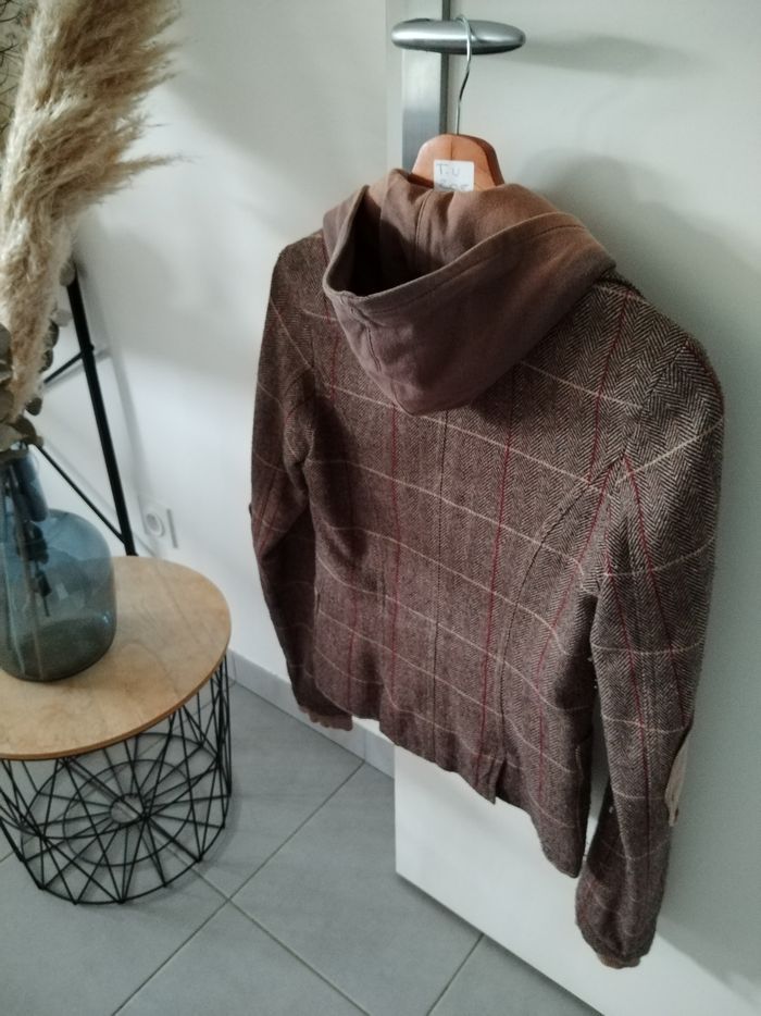 Veste. à carreaux marron  à fermeture et sa capuche. - photo numéro 3