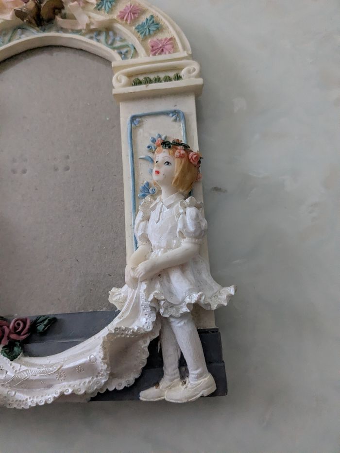 Magnifique cadre photo de la mariée et sa fille d'honneur. - photo numéro 3