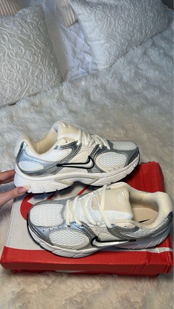 Baskets beige et argenté