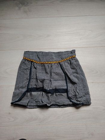 Jupe. Taille 5 ans