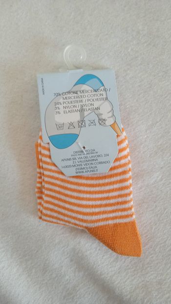 Jolie chaussettes orange rayée bébé +ou- 3 mois