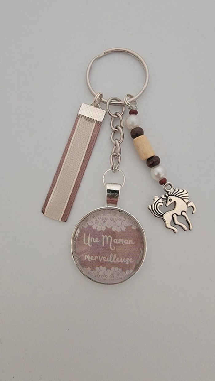 Porte clé maman, cadeau fête des mères " maman merveilleuse "