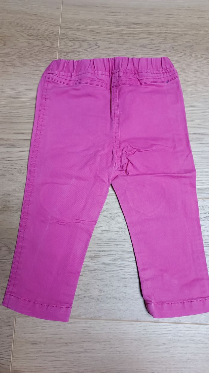 Pantalon, 3 t-shirts et gilet 18 mois - photo numéro 3