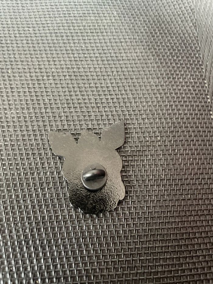 Pin’s Evoli eevee poncho Pyroli flareon Pokémon broche en très bon état - photo numéro 3