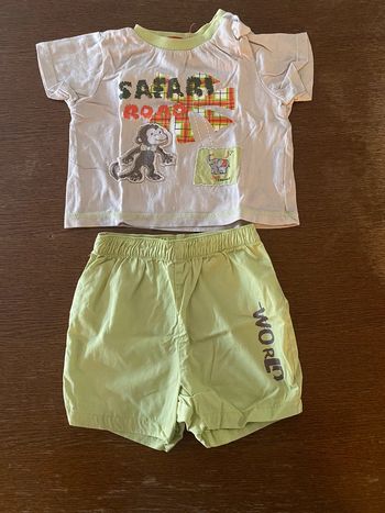 Ensemble t-shirt beige + short vert