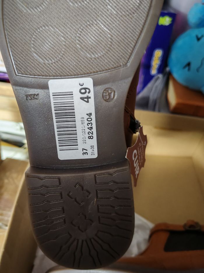 Bottines neuves pointure 37 - photo numéro 2