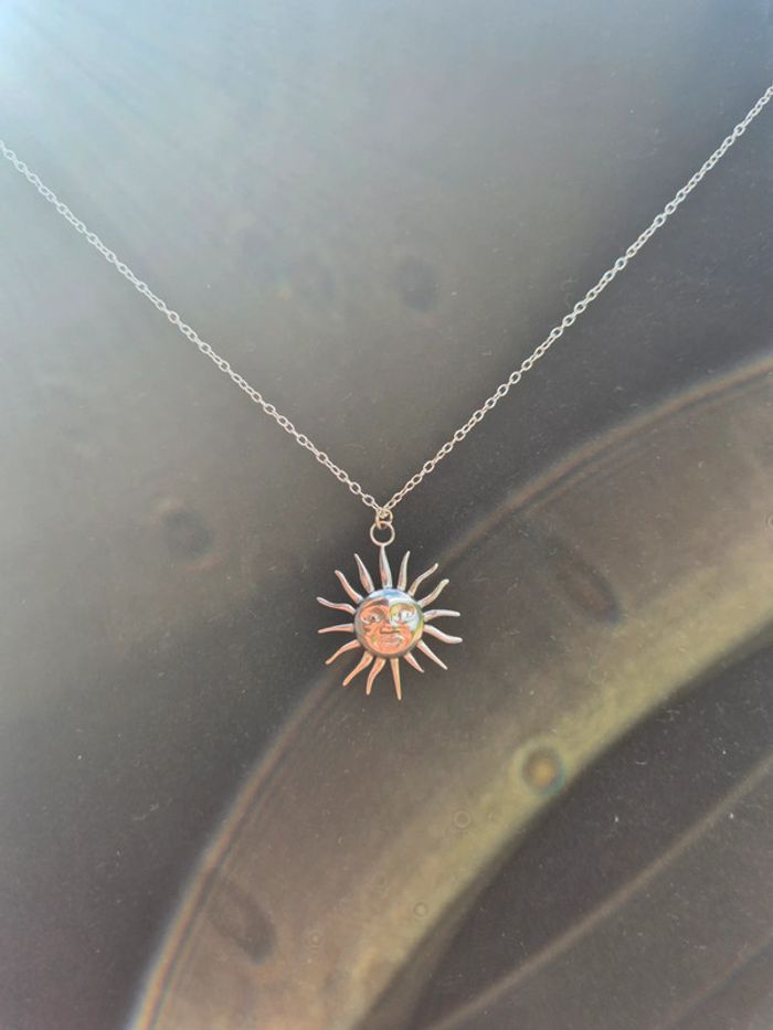 Jolie collier avec pendentif soleil - photo numéro 3