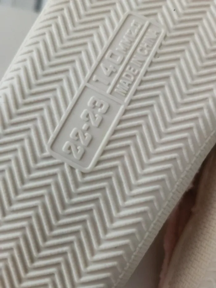 Chaussons Neuf 22 - photo numéro 4