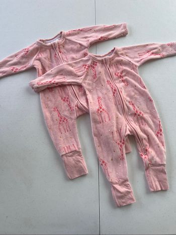 Lot de 2 Pyjamas dim  Fermeture éclair/ zip  Neuf sans étiquette  Taille 3 mois