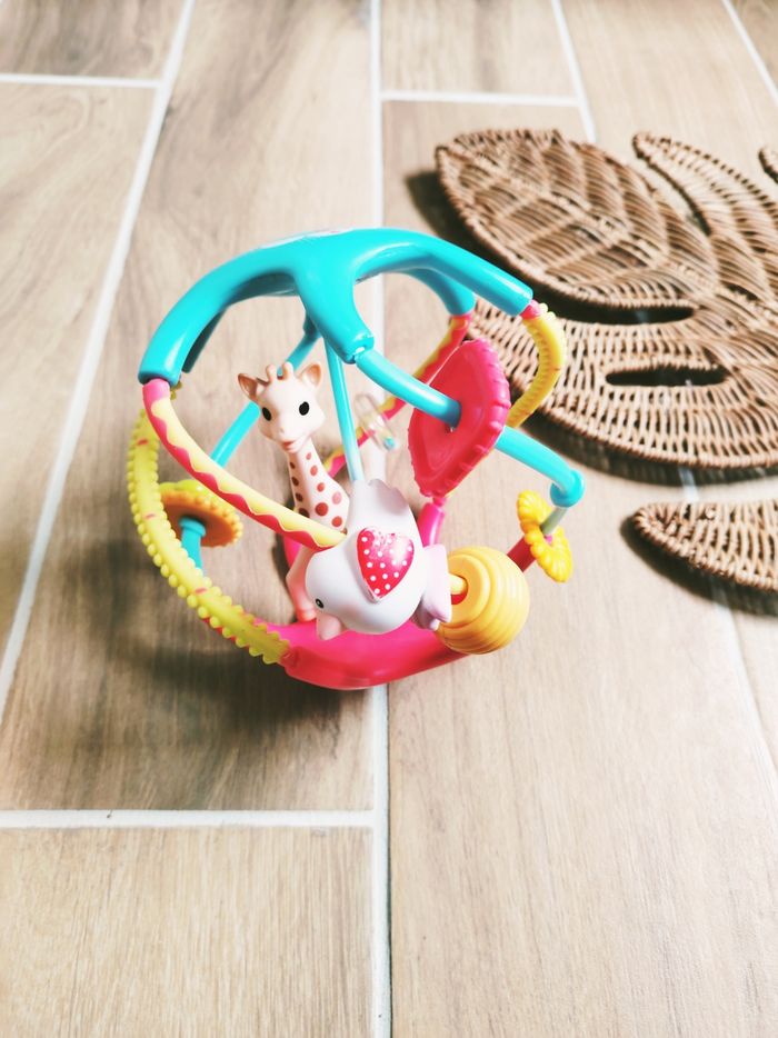 🏐Grosse balle sensorielle multi activités en plastique marque Sophie la girafe
