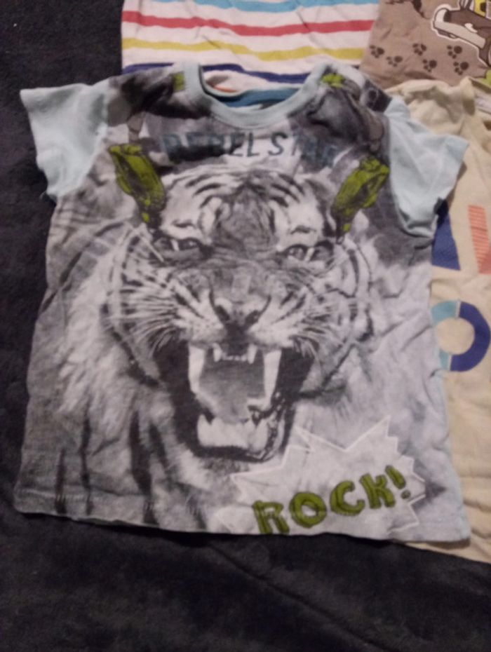 Lot de 6 t-shirts + 2 bobs 24 mois - photo numéro 7