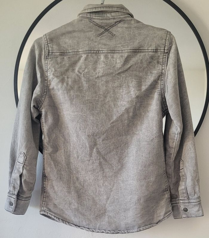 Chemise grise pour garçon marque zara - photo numéro 2