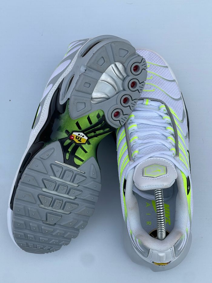 Requin Tn air Max plus Nike volt Green White grey - photo numéro 6