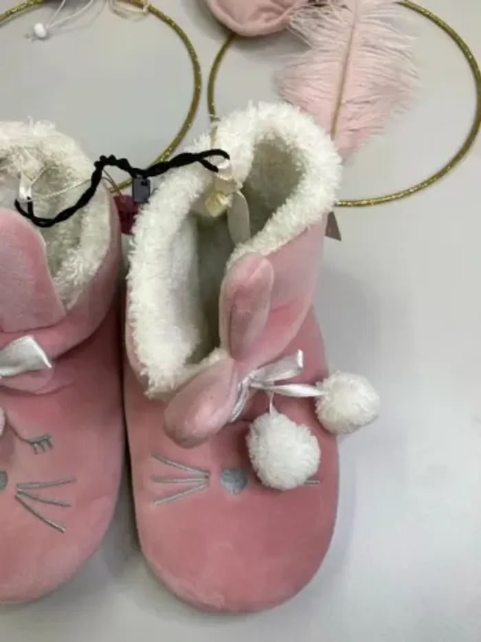 Chaussons fourrés fille (neuf) - Taille 35/36 - photo numéro 2
