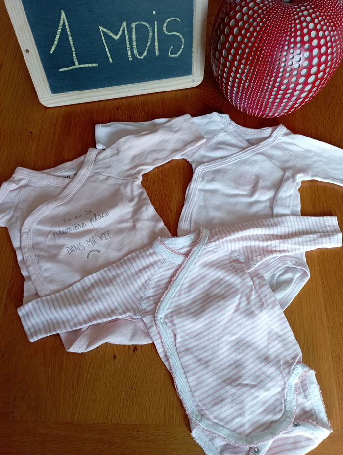 Lot de 3 bodies taille 1 mois en très bon état Cadet Rousselle, Petit Bateau ⛵ et Gémo