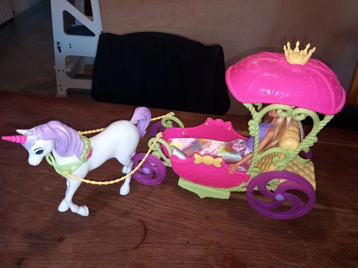 Barbie princesse et sa calèche - photo numéro 3