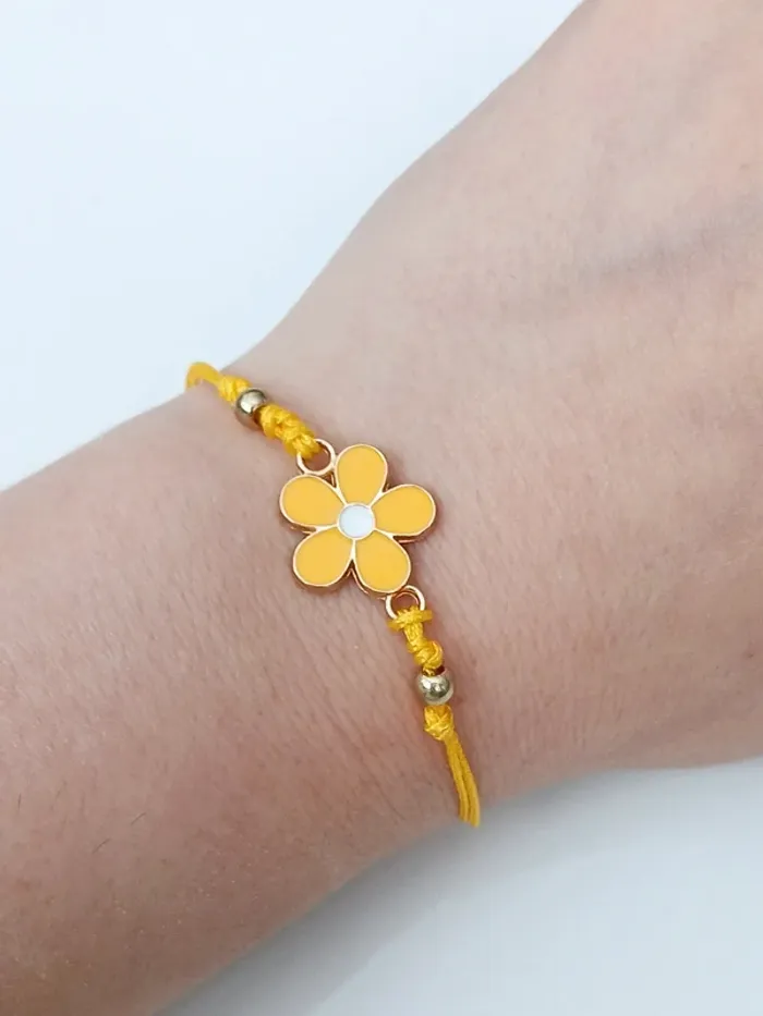 Bracelet fleur orange corail sur cordon ajustable – look minimaliste