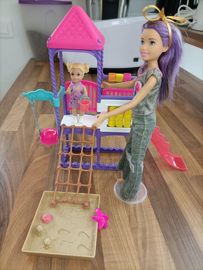 Parc enfants barbie avec ses 2 barbies et accessoires - photo numéro 5