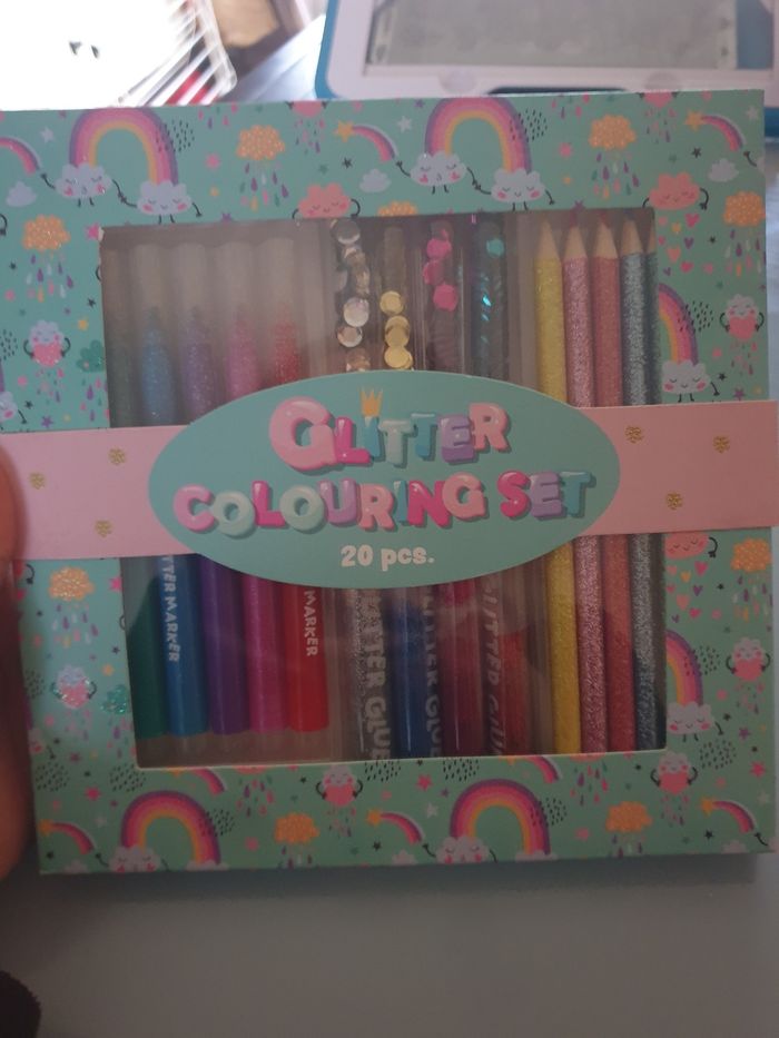 Glitter colouring set