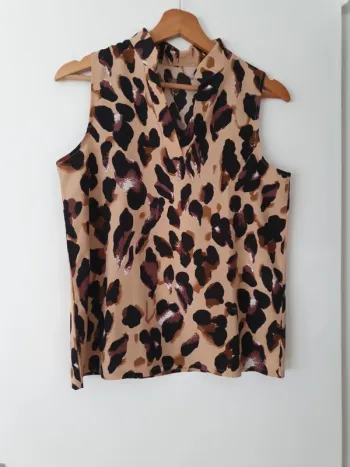 Bouse leopard col v sans manche