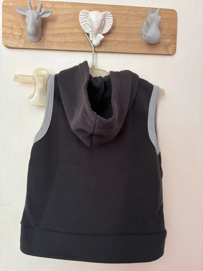 Lot 2 vestes à capuches légères mais chaudes, 2 ans. - photo numéro 8