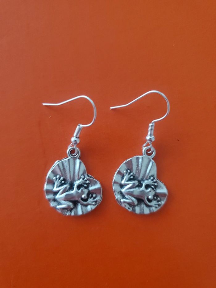 Boucles d'oreilles grenouille nénuphar