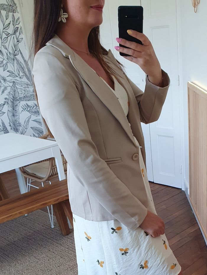 Blazer beige avec coeur brodé
Taille M (taille petit) - photo numéro 3
