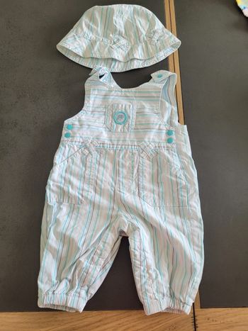 Salopette et son chapeau