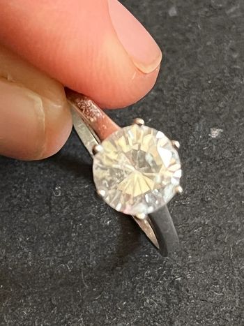 Jolie bague «solitaire » en argent massif avec zircon T. 54 femme TBE