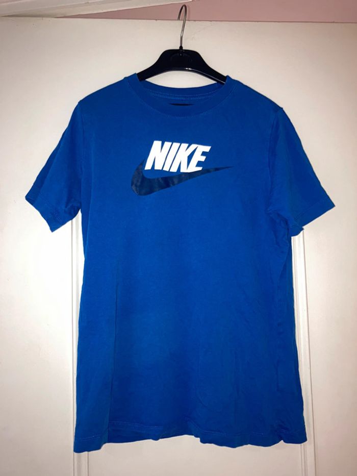 T-shirt nike