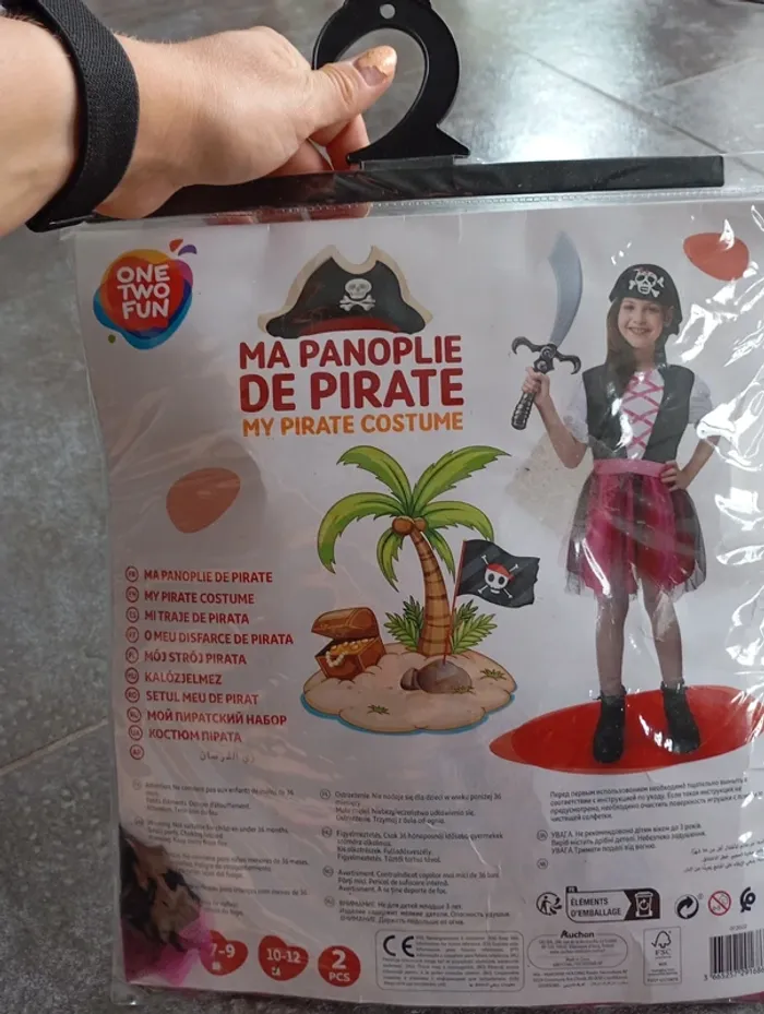 Costume pirate fille 10/12 ans mais taille très petit - photo numéro 5