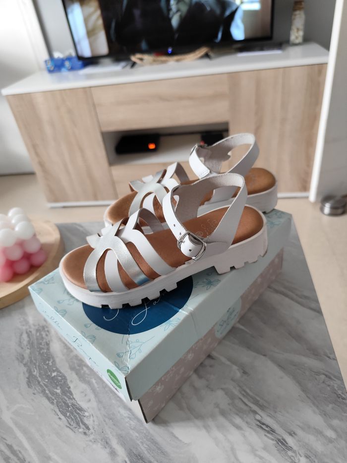 Sandales fille taille 33 - photo numéro 2