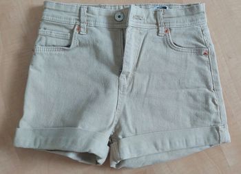 Short beige Bershka