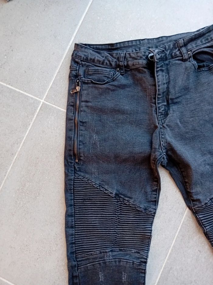 Très beau Jeans Noir Pour Homme Taille 44 Coupe Droite - photo numéro 2