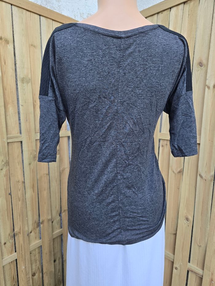 Tee-shirt très bon état 🍒naf naf🍒taille 34 voir 36 - photo numéro 3