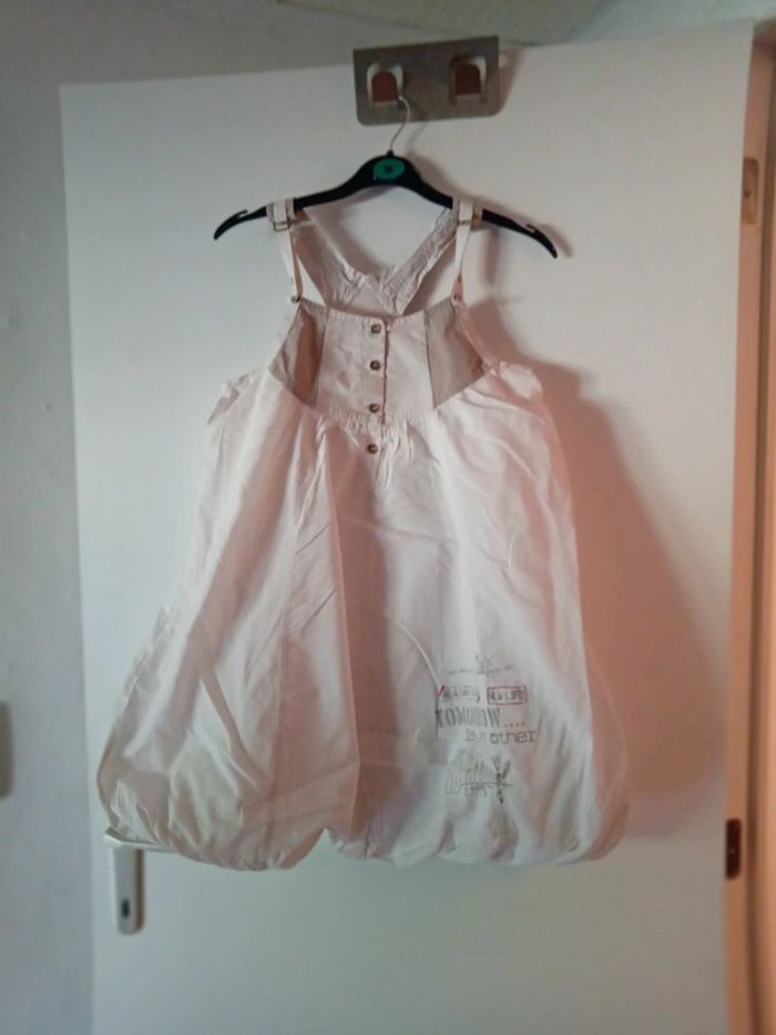 Jolie robe blanche. 12 ans