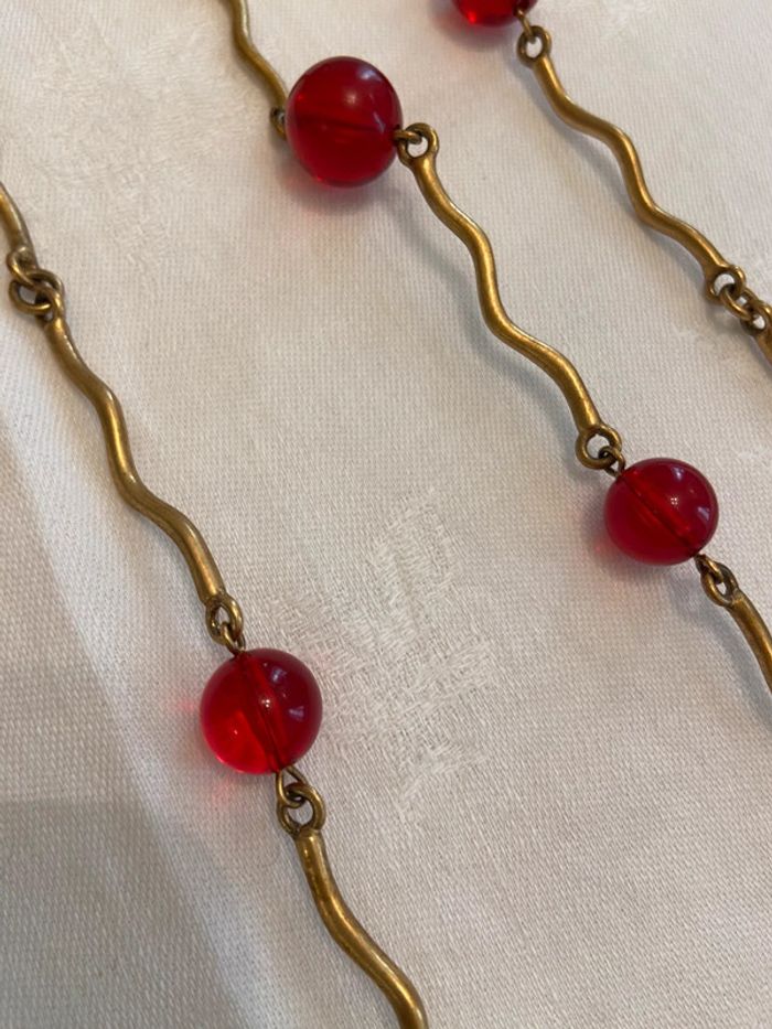 Long sautoir doré et perles résine rouge Biche de Bere - photo numéro 14