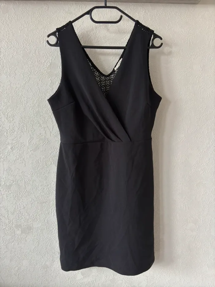 Robe dos dentelle