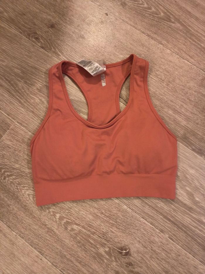 Brassière sport danse ONLY état neuf - photo numéro 2