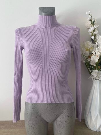 Pull moulant col montant